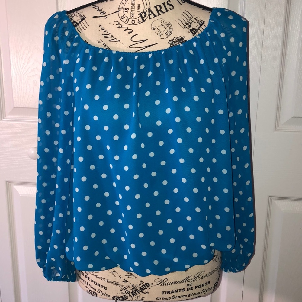 ⭐️Vince Camuto blue/white polka dot off shoulder top